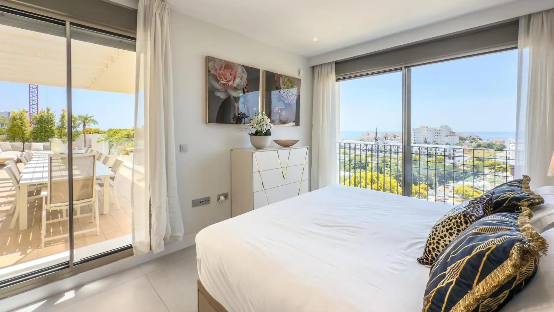 Hanami Scenic Luxury Apartment Estepona Spain